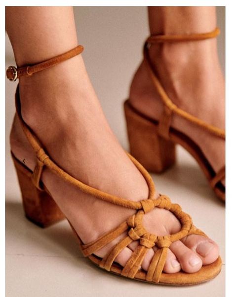 Les Parisiennes des Mamansnet: For the Love of Well Dressed Women in Repose