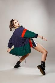 Am I the only person who can't abide that 'stand with one foot forward and heel raised' look?