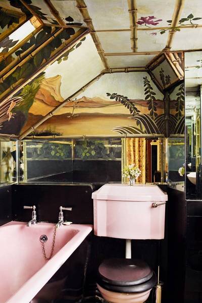 Am I mad to quite like a coloured bathroom suite?