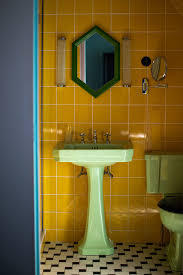 Am I mad to quite like a coloured bathroom suite?