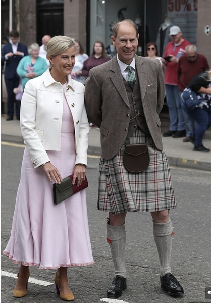 Royal Style - has Kate ditched the skinnies?