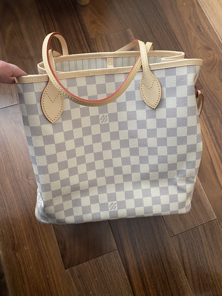 Handbag lovers, indulge me!