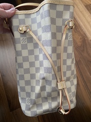 Handbag lovers, indulge me!
