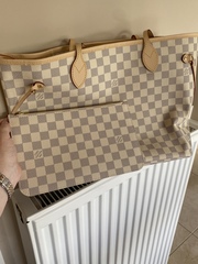 Handbag lovers, indulge me!