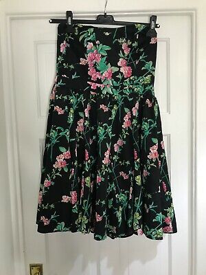To wear mostly black to a wedding?