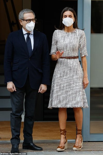 Royal Style - Leti loves a linear look, but Maxima's mantra is more!