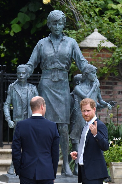 The Statue unveiling (A nice thread)