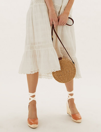 Royal Style - Leti loves a linear look, but Maxima's mantra is more!