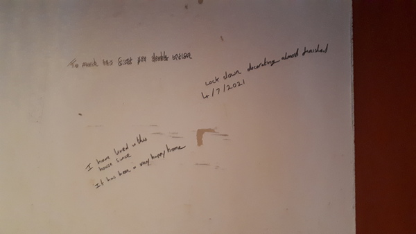 What should I write on my walls ?