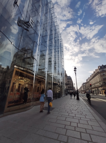Les Parisiennes des Mamansnet: For the Love of Well Dressed Women in Repose