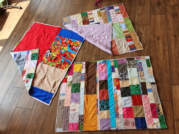 Decluttering one item a day thread number 18 – quickly stashing our clutter in charity shops now we can let people back inside our houses