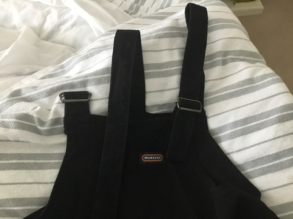 Dungaree buckles - am I missing something here?