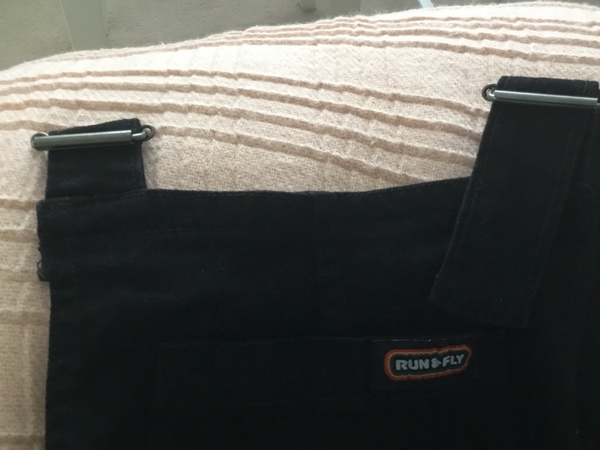 Dungaree buckles - am I missing something here?