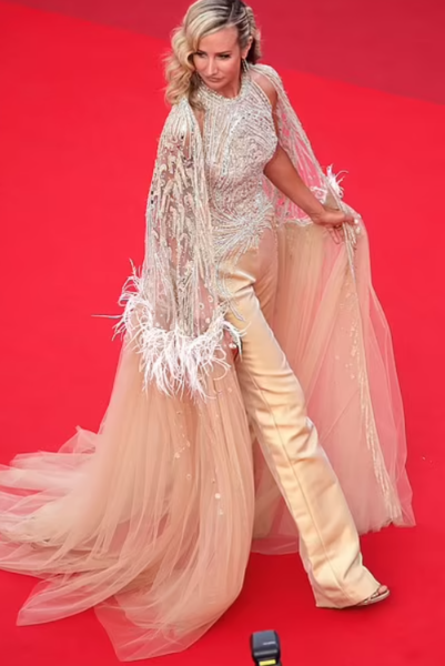 Are "barely there" dresses acceptable in high profile public?