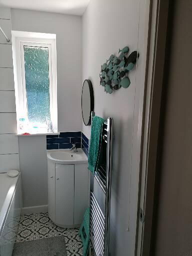 How would you do up this tiny bathroom