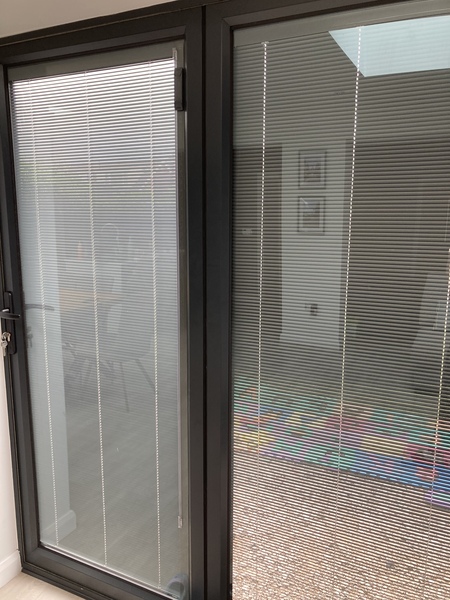 Help! Does anyone have vufold bifolds with blinds?