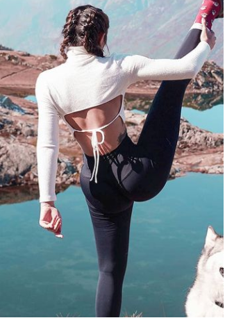 Help me hunt down this top (or similar) please