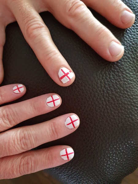 please recommend a nail varnish pen (in red)