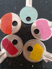 Decluttering one item a day thread number 18 – quickly stashing our clutter in charity shops now we can let people back inside our houses