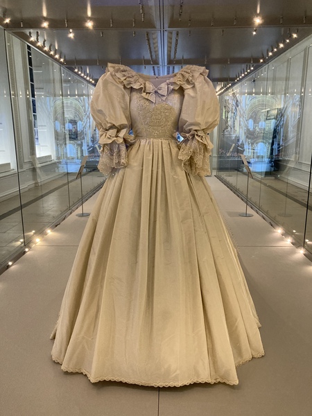 Royal Style - Leti loves a linear look, but Maxima's mantra is more!