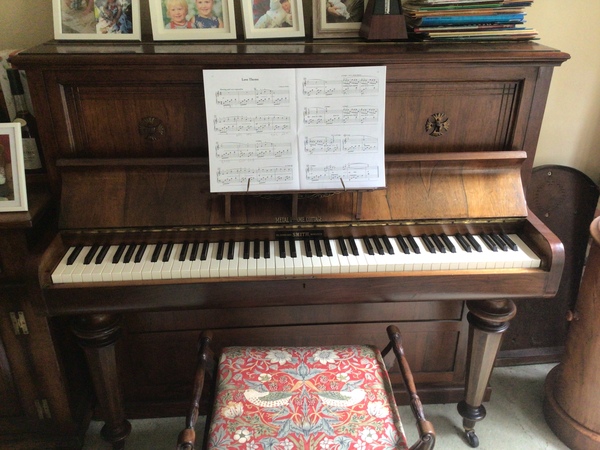 Does anyone fancy a piano chat thread?