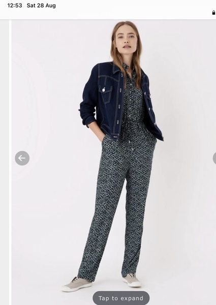 What's the best smart casual outfit/way to hid menopause tummy?