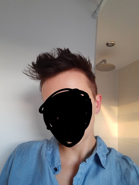 Would anyone be kind enough to show me their short hairstyle?