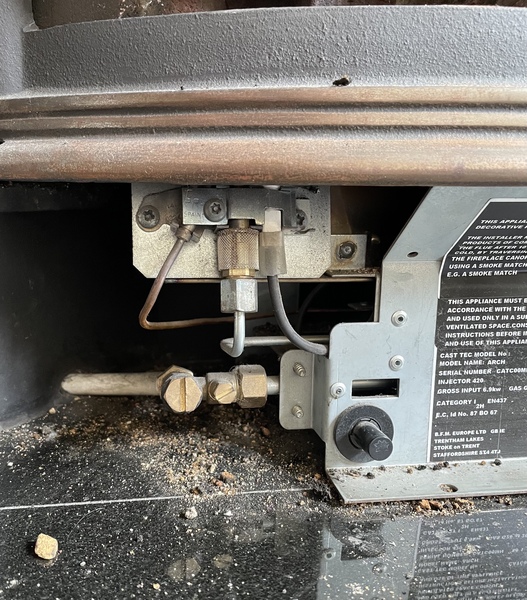 Gas fire gas feed question