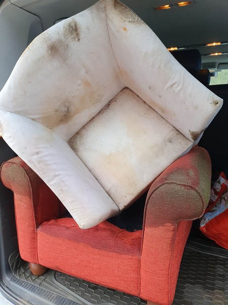 Decluttering one item a day thread number 18 – quickly stashing our clutter in charity shops now we can let people back inside our houses