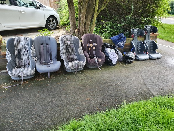 Decluttering one item a day thread number 18 – quickly stashing our clutter in charity shops now we can let people back inside our houses