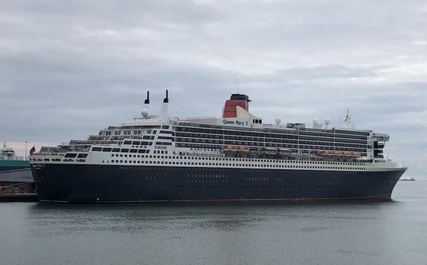 Royal Style - Leti loves a linear look, but Maxima's mantra is more!