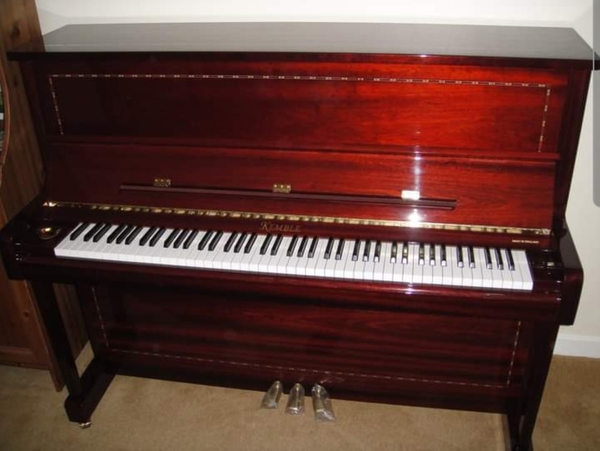 Does anyone fancy a piano chat thread?