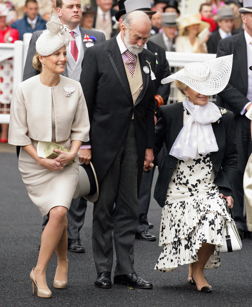 to ask should people still be bowing/curtseying to royalty