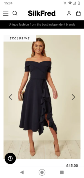 Does this dress need a necklace?