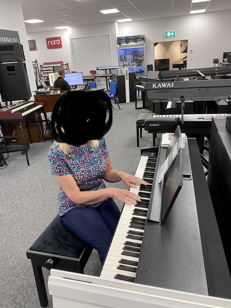 Does anyone fancy a piano chat thread?