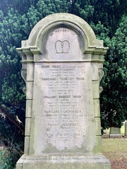 I can’t look at this tombstone without seeing a fanjo