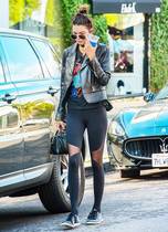 AIBU to think DD isn't fully dressed in leggings & a t-shirt?