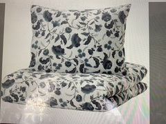 Help me choose a rug to match my bedding!