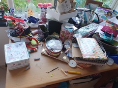 Decluttering one item a day thread number 18 – quickly stashing our clutter in charity shops now we can let people back inside our houses