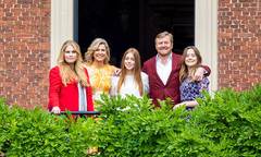 Royal Style - Leti loves a linear look, but Maxima's mantra is more!