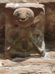 I can’t look at this tombstone without seeing a fanjo
