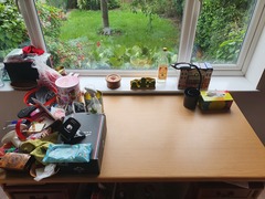 Decluttering one item a day thread number 18 – quickly stashing our clutter in charity shops now we can let people back inside our houses
