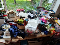 Decluttering one item a day thread number 18 – quickly stashing our clutter in charity shops now we can let people back inside our houses