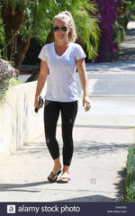 AIBU to think DD isn't fully dressed in leggings & a t-shirt?