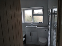 Small bathroom - fully tiled or half tiled?