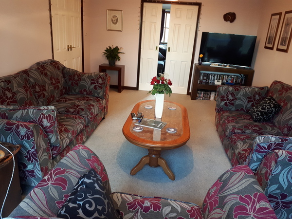 Internal doors to separate through lounge?