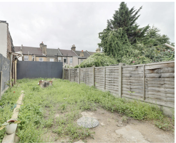 Manhole in the garden: what could it be? ... (Pic attached)