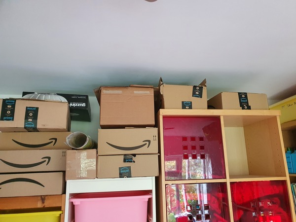 Decluttering one item a day thread number 18 – quickly stashing our clutter in charity shops now we can let people back inside our houses