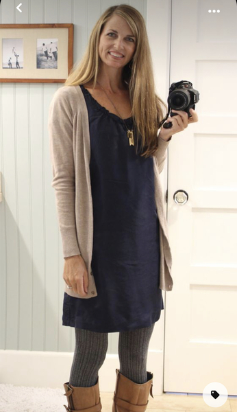 What colour of tights and ankle boots with navy dress?