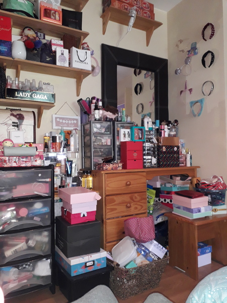 Beauty addicts anonymous! A wonderful community of hoarders!